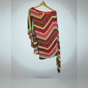 Colorful M Chevron One-Shoulder Top By Teenplo Famosa